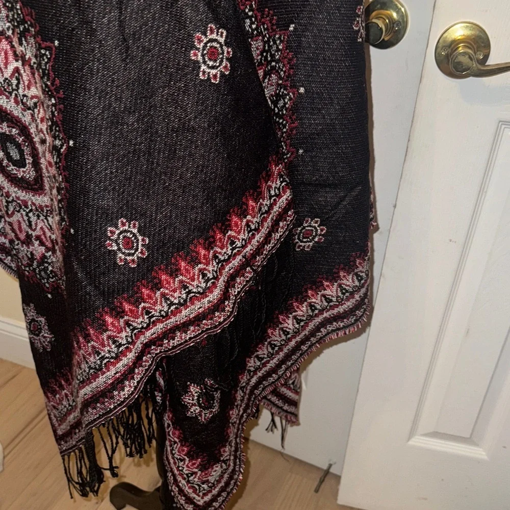 Black and Red Patterned Shawl